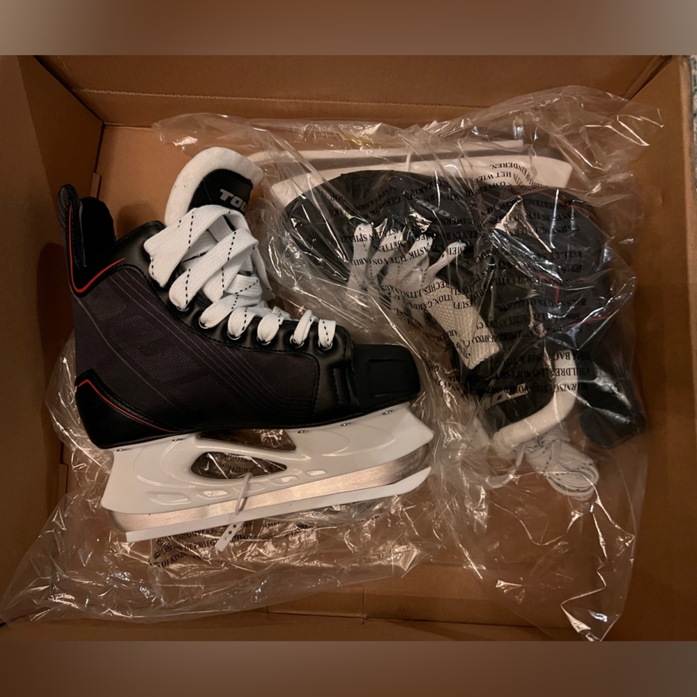 Tour Hockey Skates New in Box Size 5 - Picture 2 of 5